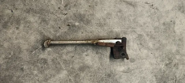 Pata lateral Ducati 200 ts + tirador de aire