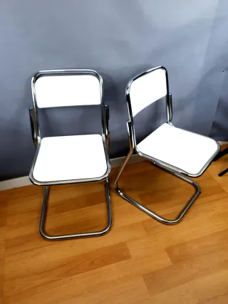 Dos Sillas Estilo Bauhaus