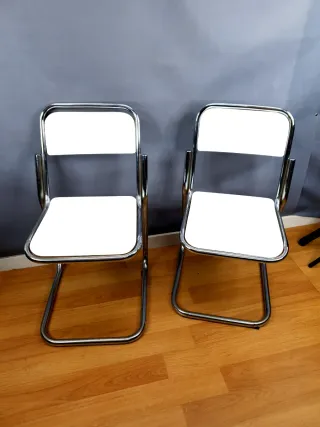 Dos Sillas Estilo Bauhaus