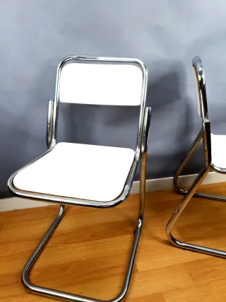 Dos Sillas Estilo Bauhaus