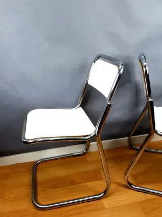 Dos Sillas Estilo Bauhaus