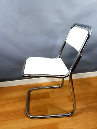 Dos Sillas Estilo Bauhaus