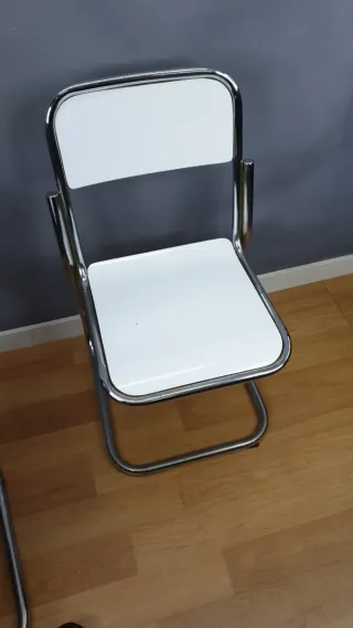 Dos Sillas Estilo Bauhaus