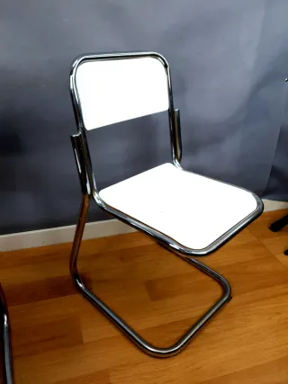 Dos Sillas Estilo Bauhaus