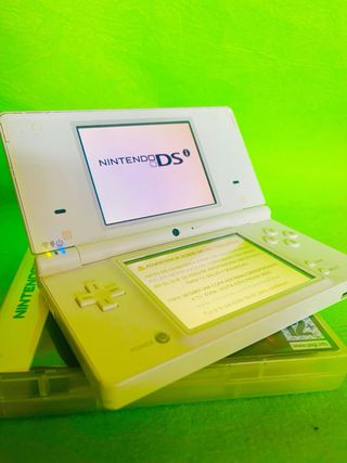 Nintendo DSi Blanca + Metroid Prime Hunters