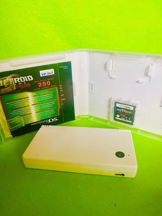 Nintendo DSi Blanca + Metroid Prime Hunters