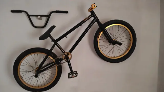 Bicicleta BMX GT Bikes Negra y Dorada