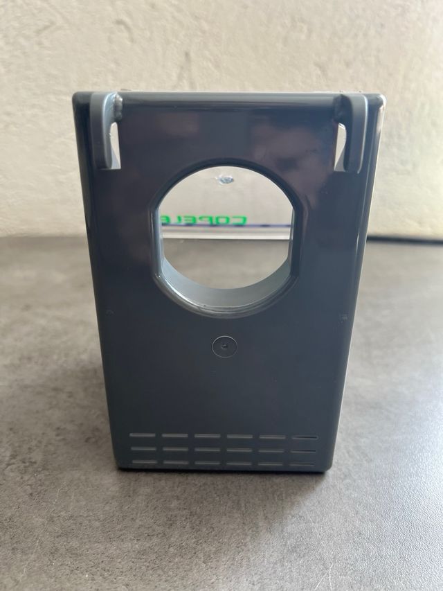 Comedero individual para perdices y palomas