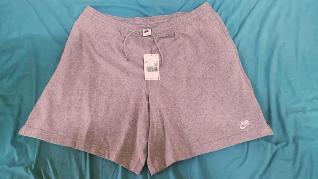 Pantalón corto Nike gris Talla 2XL a estrenar