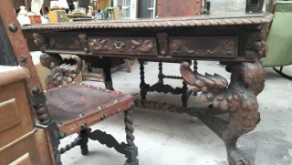 Despacho antiguo madera tallada