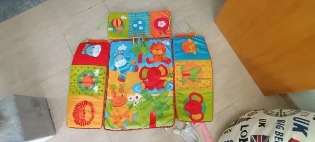 Manta de actividades para bebé con peluches