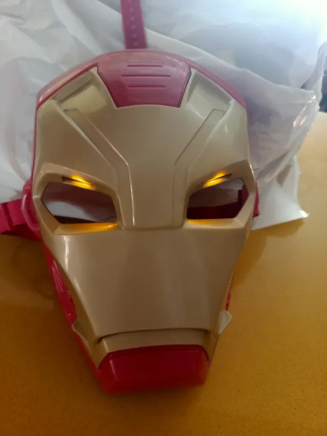 Máscara Iron Man con luces y sonidos.