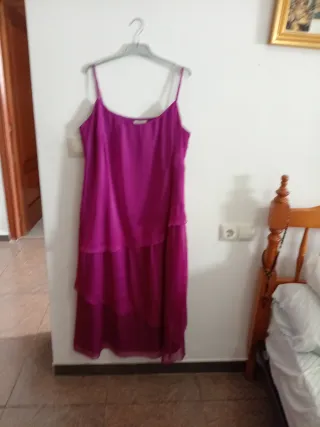 Vestido morado con volantes