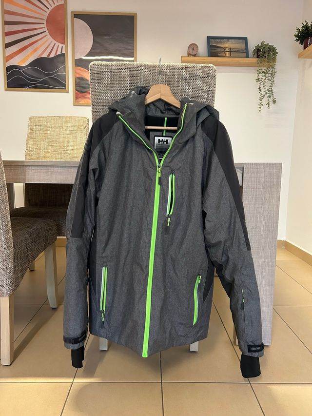 Chaqueta Helly Hansen gris y verde