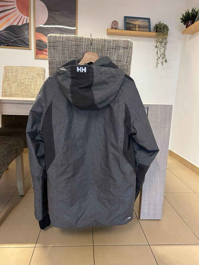 Chaqueta Helly Hansen gris y verde