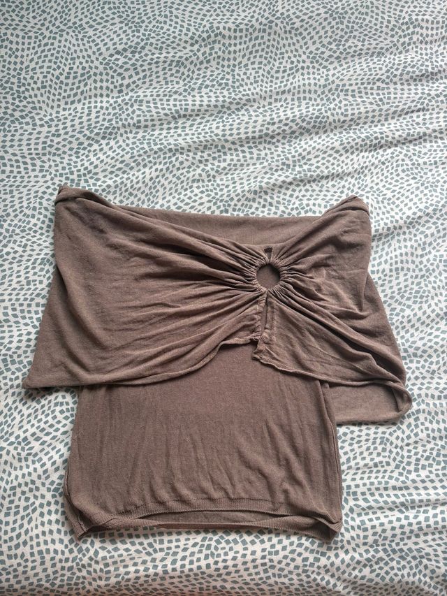 Blusa cuello barco marrón