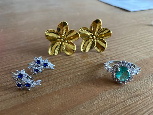 Lote Anillo y Pendientes Flor Dorada