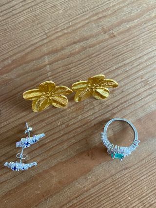 Lote Anillo y Pendientes Flor Dorada