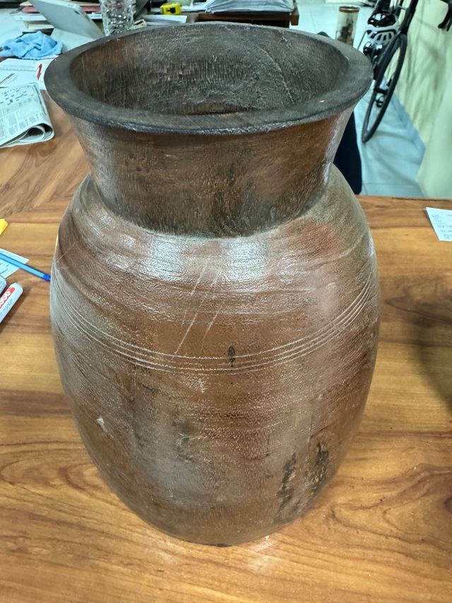 Jarrón decorativo de madera