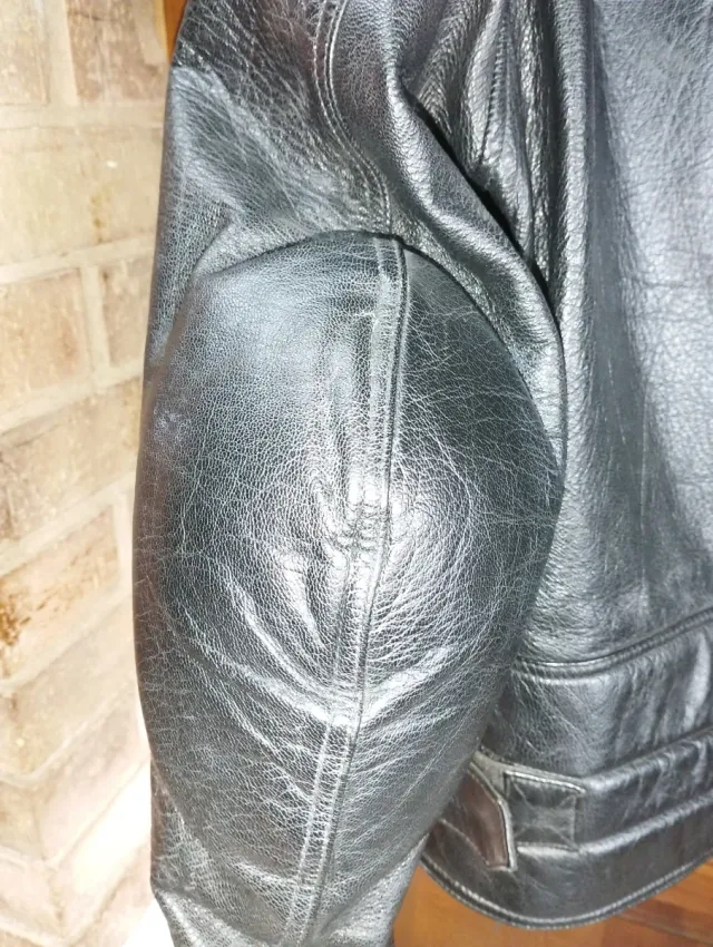 Chaqueta Cuero Deportiva Moto entallada