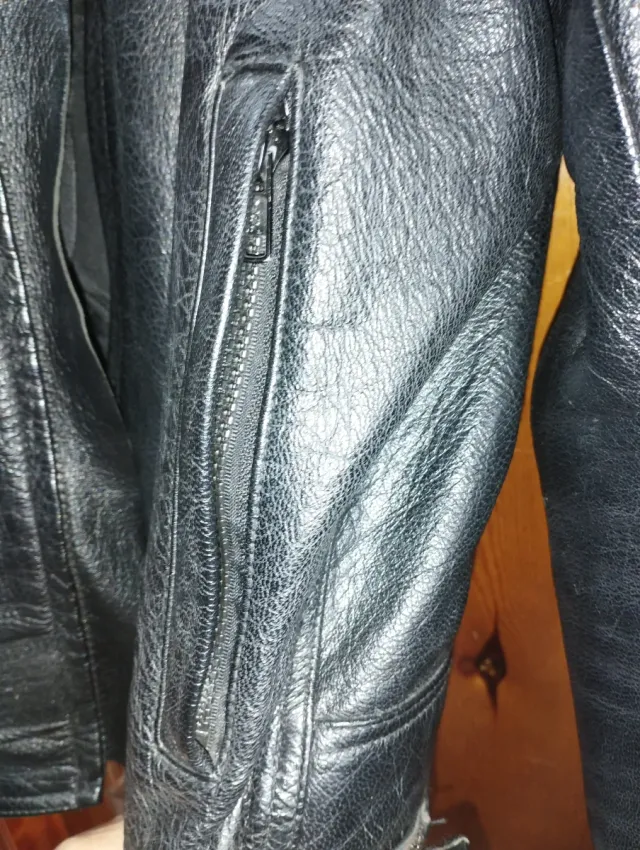 Chaqueta Cuero Deportiva Moto entallada