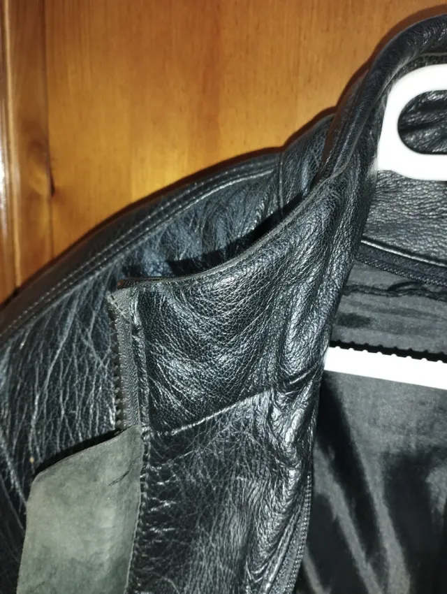 Chaqueta Cuero Deportiva Moto entallada