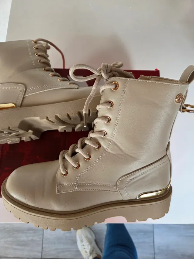 Botas Xti Niña Beige  Dispongo de dos estan nuevas