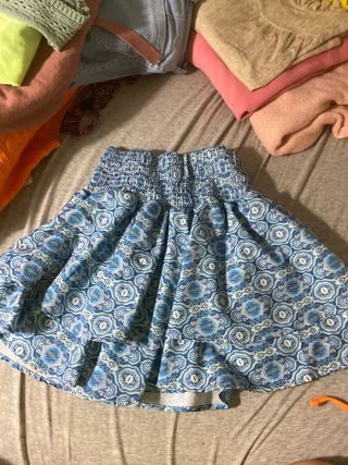 Falda estampada azul y blanca
