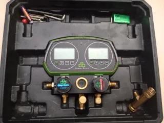 Manómetro Digital y bomba de vacio