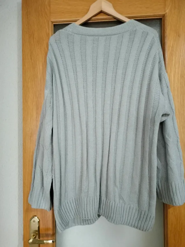 Chaqueta de punto gris trenzado