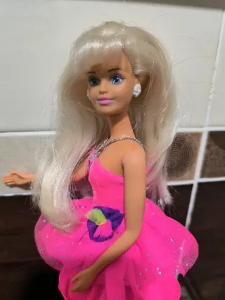 Barbie con vestito da ballerina rosa brillante