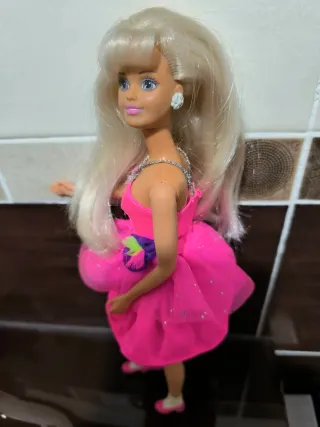 Barbie con vestito da ballerina rosa brillante