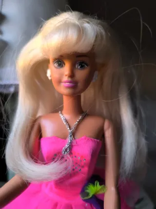 Barbie con vestito da ballerina rosa brillante