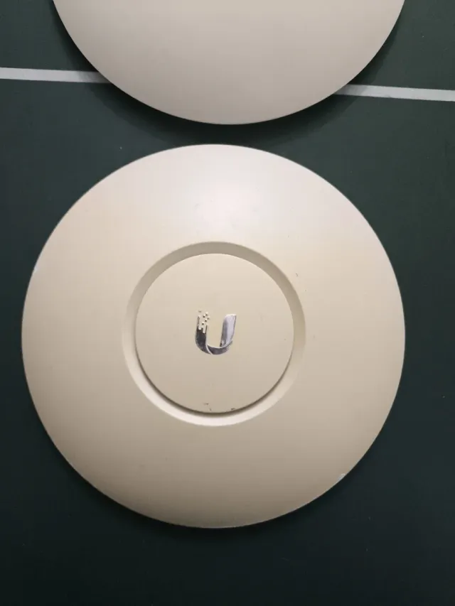 2 x Unifi AC LITE
