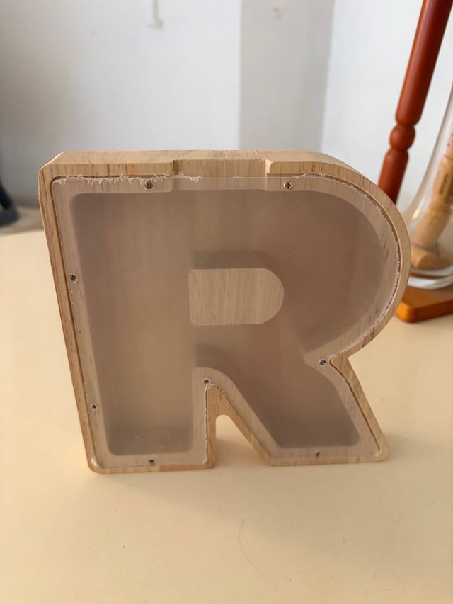 Salvadanaio in legno Initial R