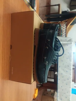 Náuticos de piel negros y marrones