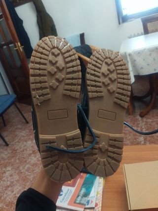 Náuticos de piel negros y marrones