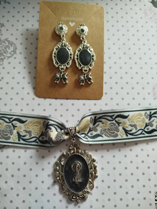 Conjunto Baturra: Pendientes y Collar