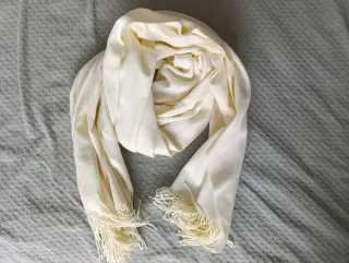 Bufanda de lana color crema