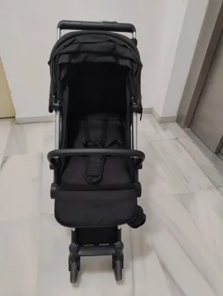 Silla de paseo marca Mothercare, color negro