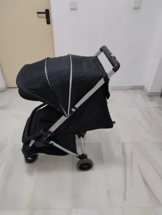 Silla de paseo marca Mothercare, color negro