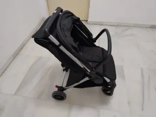 Silla de paseo marca Mothercare, color negro