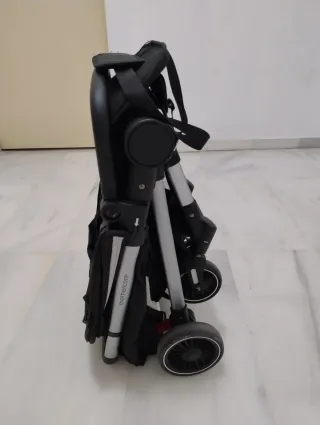 Silla de paseo marca Mothercare, color negro