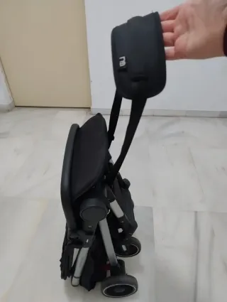 Silla de paseo marca Mothercare, color negro