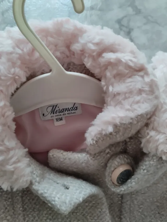 Abrigo niña invierno con capucha extraíble