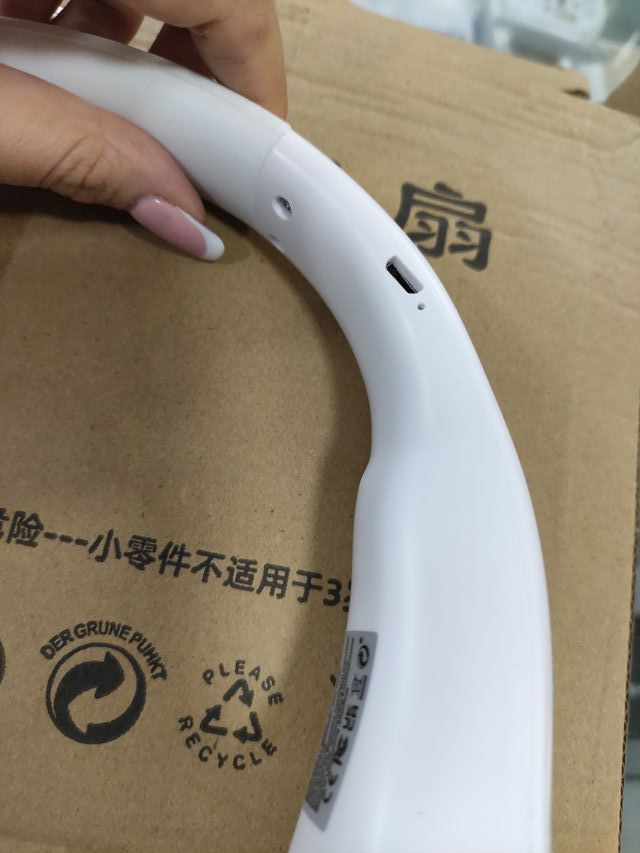 Ventilador de cuello blanco