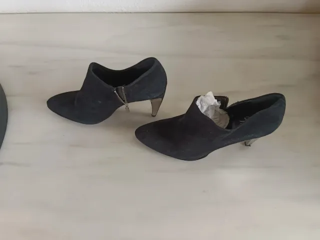 Botines negros piel tacón alto