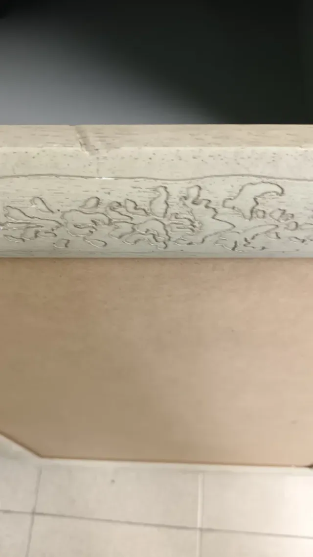 Marco de madera vintage con relieve