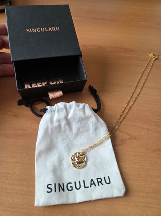 Collar Singularu Dorado con Piedra Morada