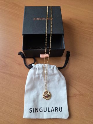 Collar Singularu Dorado con Piedra Morada